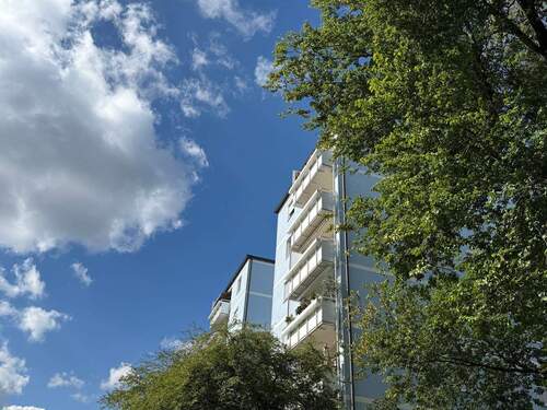 Süd-Balkon mit Markise - Etagenwohnung mit 82,00 m² in München zum Kaufen