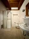 Baderimmer mit Dusche und Waschmaschinenanschluss - 