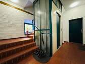 Treppenhaus und Aufzug - Etagenwohnung mit 58,10 m² in Kiel-Holtenau zur Miete