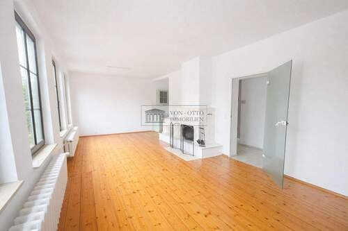 Gemütliches Wohnzimmer - 7 Zimmer Mehrfamilienhaus, Wohnhaus in Berlin