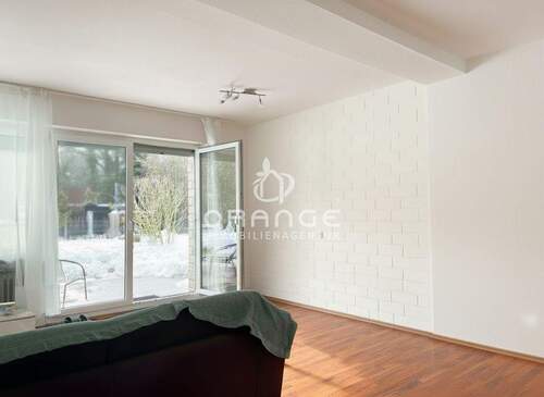 KI (rechts könnte ein Tisch mit 4 Stühlen stehen) - 