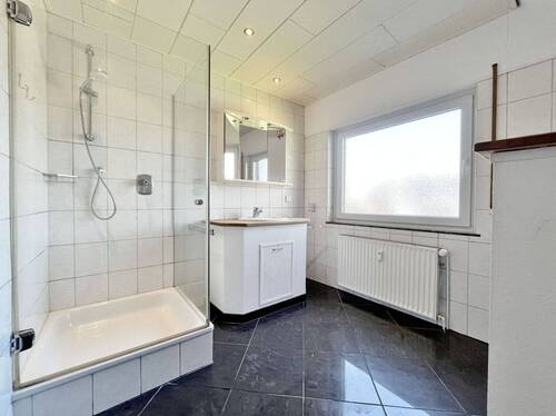 Duschbad mit Waschmaschinenanschluss DG - 