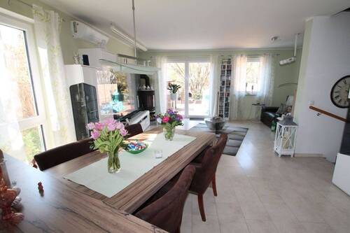 Wohn-Essbereich - 8 Zimmer Reihenendhaus zum Kaufen in Flörsheim am Main