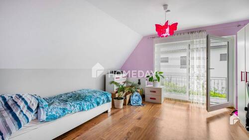 1. OG Schlafzimmer 1 - 