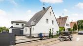 Außenansicht 2 - Stilvolles Einfamilienhaus mit schönem Garten und hochwertiger Ausstattung