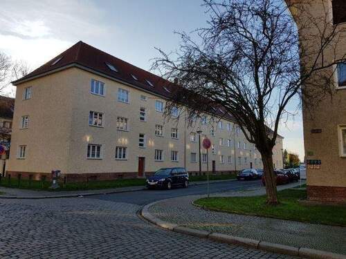 Außenansicht - renovierte 4-Raum Dachgeschosswohnung mit Stil in der Curiesiedlung, Neue Neustadt