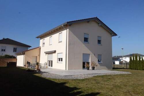 Ansicht Ost Süd Seite.JPG - Einfamilienhaus mit 150,00 m&sup2; in Atting zum Kaufen