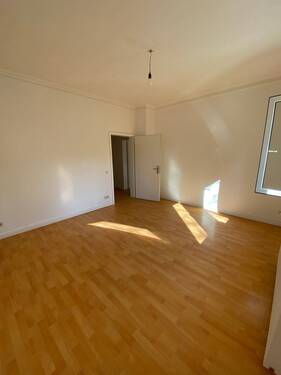 Wohnzimmer 2 - 3 Zimmer Etagenwohnung in Esslingen am Neckar