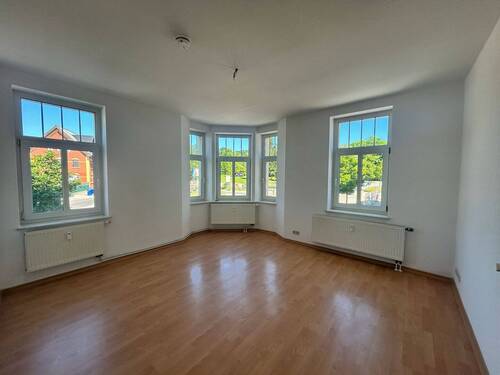 Wohnzimmer - 3 Zimmer Etagenwohnung zur Miete in Hohenstein-Ernstthal