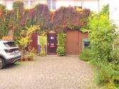 Idyllisches Hofhaus - Mehrfamilienhaus, Wohnhaus in Frankfurt am Main zum Kaufen