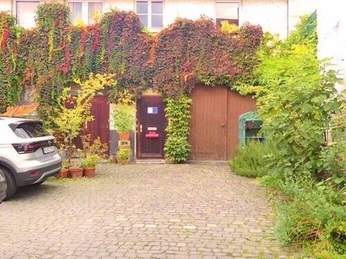 Idyllisches Hofhaus - Mehrfamilienhaus, Wohnhaus in Frankfurt am Main zum Kaufen