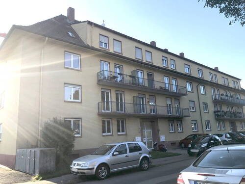 Bild 1 - Sehr schöne Wohnung - 4 Zimmer, Küche, Bad, Gäste WC, 2 Balkone und Gartenstück in ruhiger Wohnlage