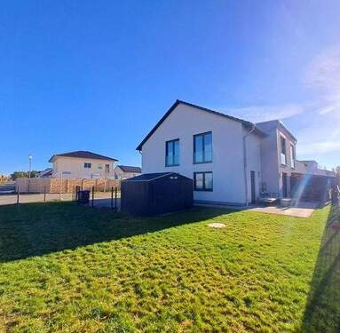 Garten - 4 Zimmer Doppelhaushälfte zur Miete in Brandenburg an der Havel / Neuschmerzke