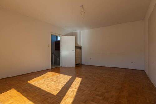 Wohnzimmer (2) - 5 Zimmer Reihenendhaus in Passau