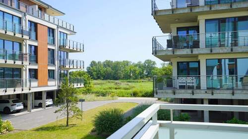 ...und seitlich auf das Biotop - 3 Zimmer Etagenwohnung in Heiligenhafen