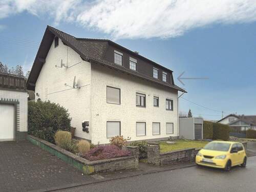 Frontseite - vermietete Dachgeschosswohnung in Scheuerfeld