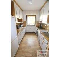 MÖBLIERTE,schöne helle 3,5 Zimmer-Wohnung mit Sonnenloggia u. TG Stellplatz im Zentrum von Erlangen