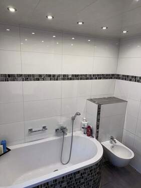 Bad - Doppelhaushälfte mit 110,00 m&sup2; in Aalen Unterkochen zum Kaufen