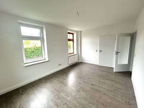Wohnzimmer - 2 Zimmer Etagenwohnung zur Miete in Limbach-Oberfrohna