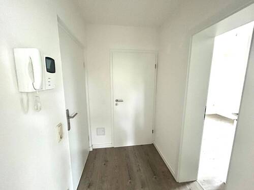 Flur - 2 Zimmer Etagenwohnung in Limbach-Oberfrohna