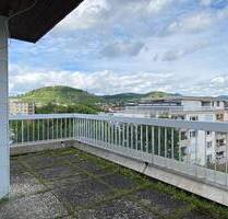 Gemütliche 3,5-Zimmer-Dachgeschosswohnung mit großer Terrasse und herrlichem Ausblick in Metzingen