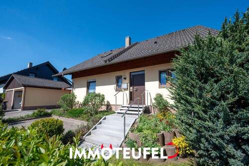 Eingangsbereich - Gepflegtes Wohnhaus mit vielseitiger Raumaufteilung, ideal für Familien, ruhig gelegen in Zwönitz