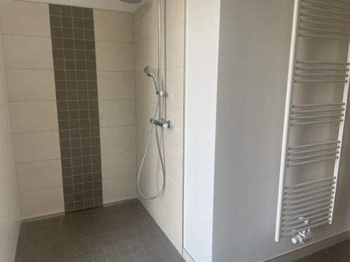 Dusche - 2 Zimmer Etagenwohnung zur Miete in Brandenburg an der Havel