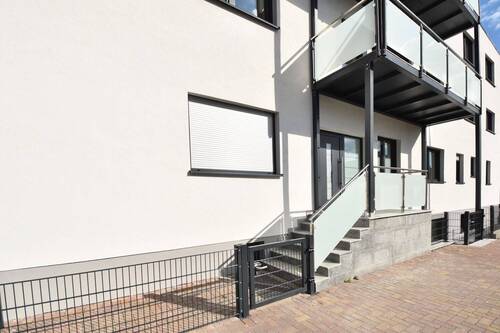 separater Eingang mit wenigen Stufen - 3 Zimmer Etagenwohnung in Limburgerhof