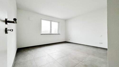 Schlafzimmer - *Erstbezug* Geräumige 3,5-Zimmer Erdgeschosswohnung inkl. Einbauküche und Garten