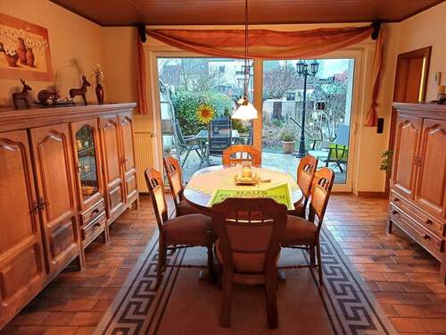 Wohn-Esszimmer und Zugang Küche - 