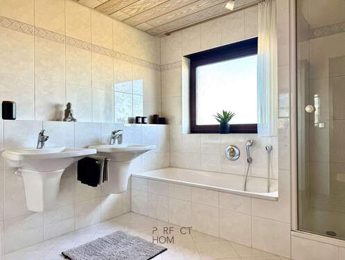 Badezimmer - 4 Zimmer Etagenwohnung in Heilbronn