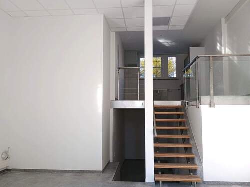 1000000927.jpg - Gewerbeobjekt (Büro, Produktion, Verkauf) in Freiburg im Breisgau zur Miete