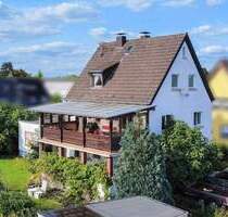 Zweifamilienhaus mit drei Wohneinheiten und großem Potenzial in Bergisch Gladbach-Katterbach
