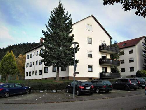 Aussenansicht / KFZ-Stellplatz - Etagenwohnung mit 89,00 m&sup2; in Kandern zur Miete