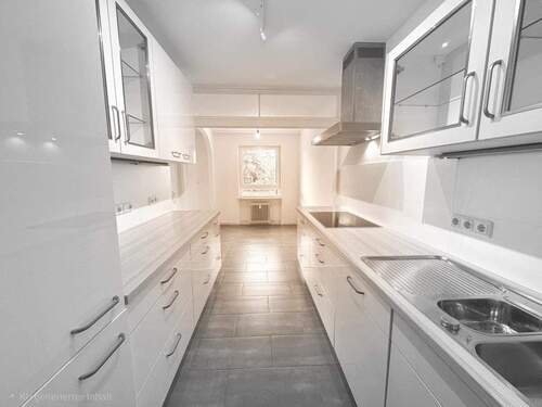 Moderne Einbauküche - 3 Zimmer Etagenwohnung in Wiesbaden