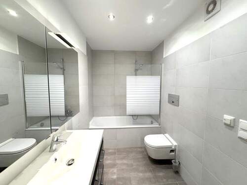 großes Bad - Etagenwohnung mit 91,50 m&sup2; in Wiesbaden zum Kaufen