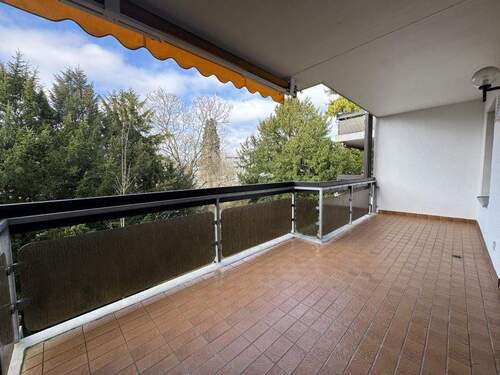 Riesiger Balkon mit Blick ins Grüne - 