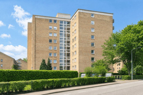 Vorderansicht - Attraktive 2-Zimmer Wohnung in ruhiger Lage mit Balkon und Ausblick