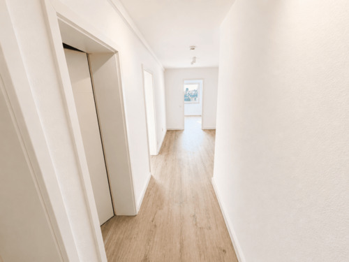 Flur - 2 Zimmer Etagenwohnung zum Kaufen in Wedel