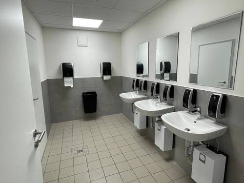 Gemeinschafts WC Damen - Büro in Hitzhusen zur Miete