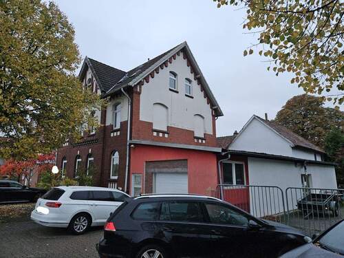 Frontansicht - seitlich - 1 Zimmer Mehrfamilienhaus, Wohnhaus zum Kaufen in Laatzen