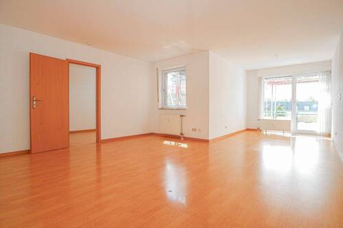 Wohnzimmer - Etagenwohnung mit 78,00 m&sup2; in Neuss zum Kaufen