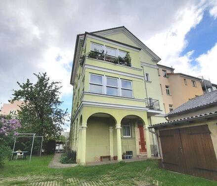 Hausansicht - kleine 3-Raum Wohnung im Dachgeschoss