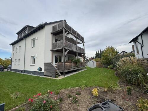 Außenansicht Gebäude - Stilvolle & hochwertig ausgestattete 3-Zimmer-Eigentumswohnung mit Balkon zu verkaufen