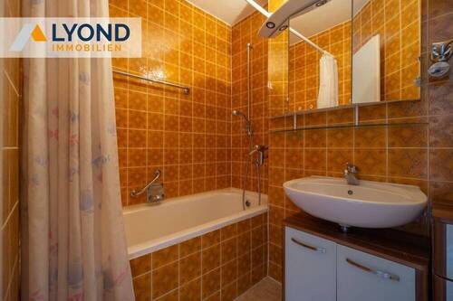 1. Wohnung Badezimmer - 