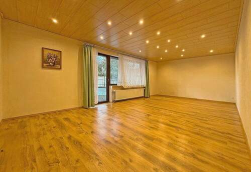 Wohnzimmer - 7 Zimmer Bungalow in Zernien