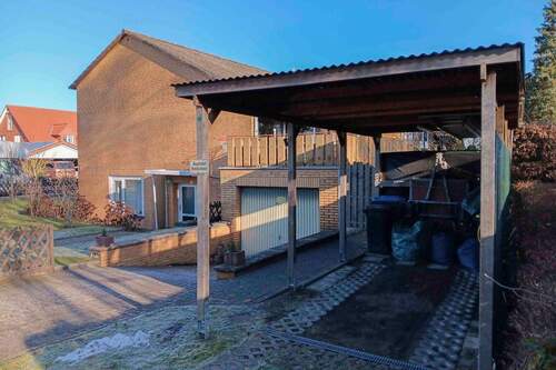 Carport - Zögern Sie nicht: Gepflegte Doppelhaushälfte mit Garten in Hannover-Wülferode
