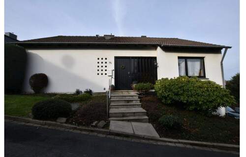 Bild 1 - Familienfreundliches Einfamilienhaus mit Einliegerwohnung