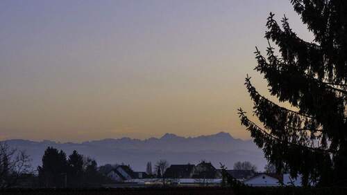 Sicht aus dem Dachgeschoss - 'Perfekt für Eltern, die Beruf und Familie flexibel verbinden möchten am Bodensee mit Alpenblick!'