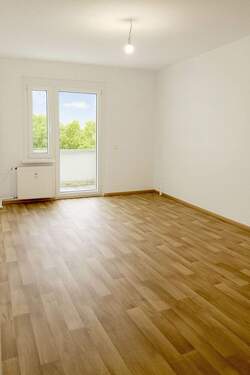Wohnzimmer - Angebot der Woche ! schöne 4-R.Wohnung ca.71,45m2 im 3.OG.mit schöner sonnigen Balkon zu vermieten.